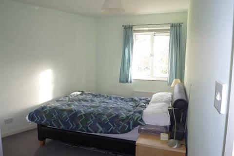 2 bedroom flat to rent, Queensway, ,