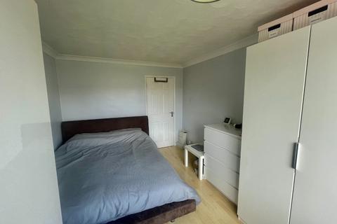 3 bedroom semi-detached house to rent, Forrest Crescent, Luton, Bedfordshire, LU2 9AR