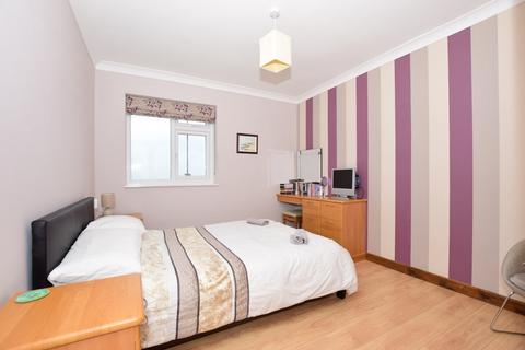 2 bedroom ground floor flat to rent, Eastern Esplanade Broadstairs CT10