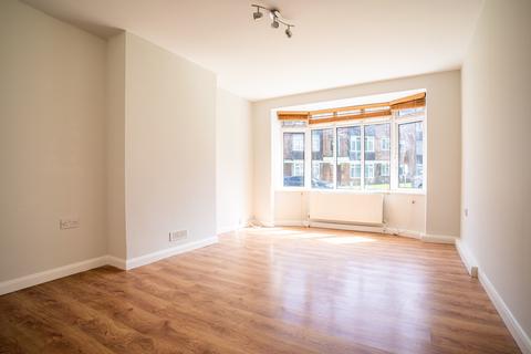 2 bedroom apartment to rent, Melbourne Court, London SE20