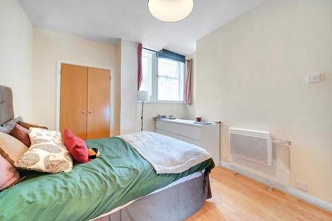 2 bedroom flat for sale, Metro Central Heights, London SE1