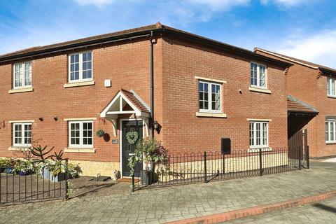 3 bedroom semi-detached house for sale, Alnwick Way, Grantham, NG31