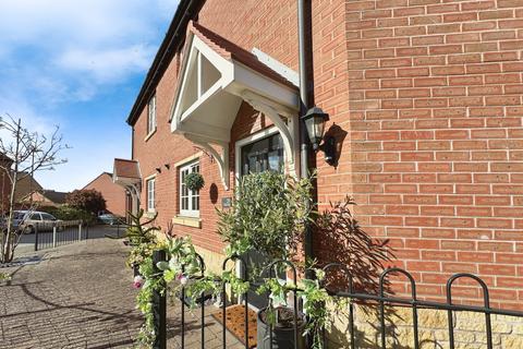 3 bedroom semi-detached house for sale, Alnwick Way, Grantham, NG31