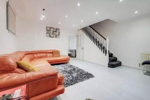 3 bedroom end of terrace house for sale, 8 Aylesham Close, Mill Hill, London, NW7 2SF