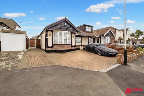 2 bedroom chalet for sale, Clyde Way, Romford, RM1