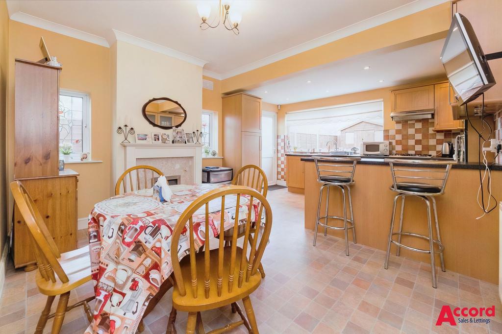 Kitchen/Breakfast Room