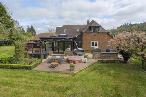 4 bedroom detached house for sale, Cherry Tree Farm, Grove Road, Selling