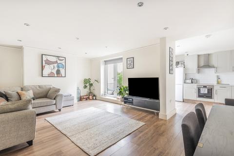2 bedroom apartment to rent, Valley Road Bromley BR2