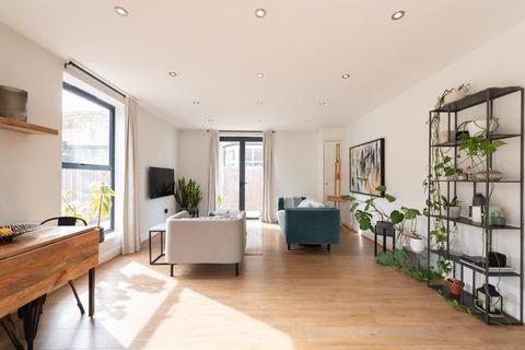 2 bedroom ground floor flat for sale, High Road Leytonstone, London, E11 3DA