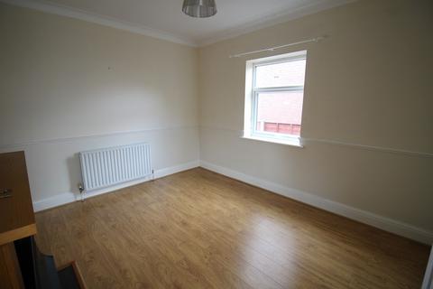2 bedroom detached bungalow to rent, Selby Avenue, Blackpool FY4