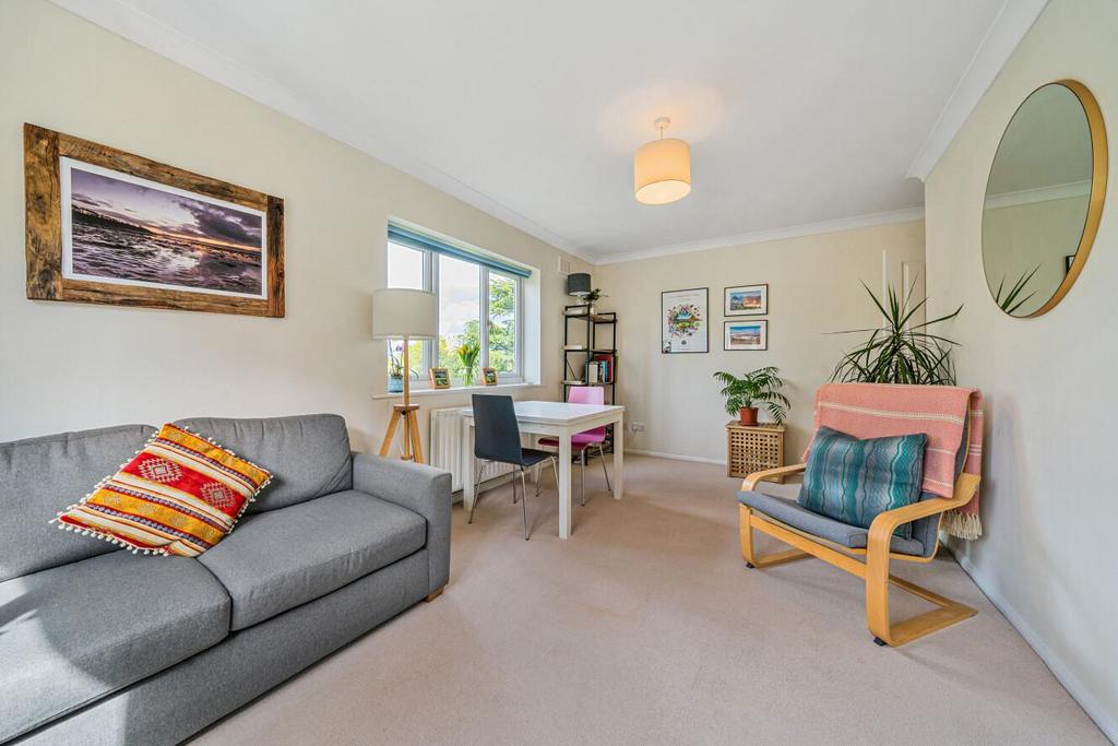 Augustus Road, Southfields 1 bed flat for sale £325,000