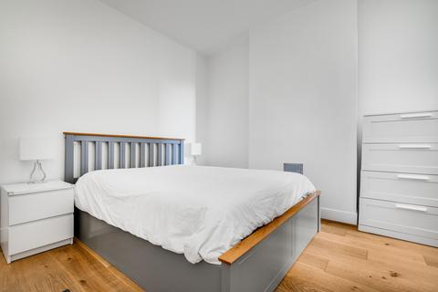 2 bedroom flat for sale, Vant Road, London, SW17