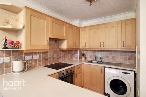 2 bedroom apartment for sale, Crossways Road, HINDHEAD