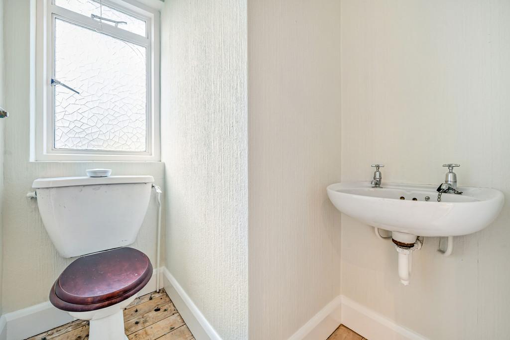 First Floor Cloakroom