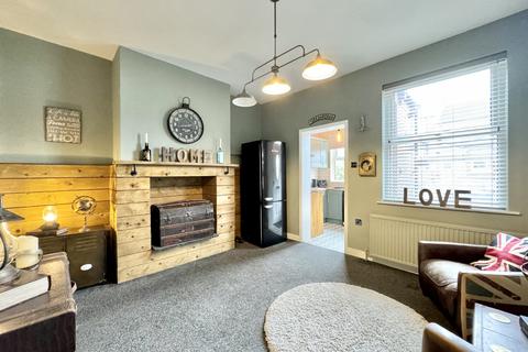 2 bedroom terraced house for sale, East View, Kippax