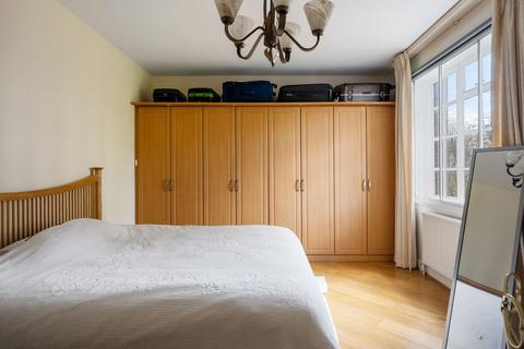 4 bedroom apartment to rent, Cropthorne Court, Maida Vale, London W9