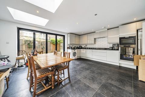 5 bedroom house to rent, Culmstock Road London SW11