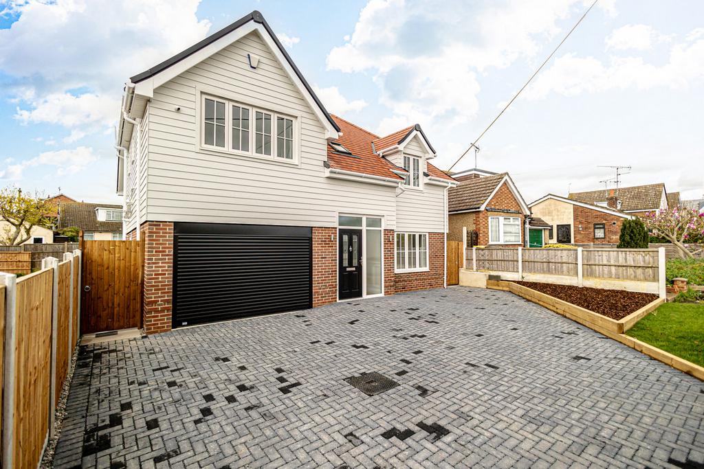 Park Gardens, Hockley, SS5 4 bed detached house for sale £750,000