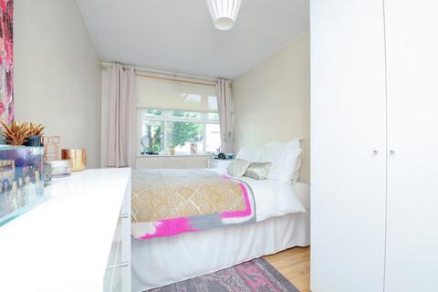 2 bedroom apartment to rent, Gleneagle Road Streatham SW16