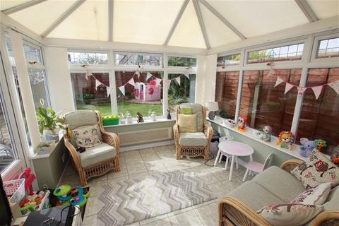 3 bedroom detached house for sale, Suffolk Close, Holland on Sea, Clacton on Sea