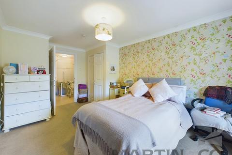 1 bedroom flat for sale, Nutfield Place, Buckland