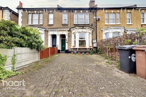 2 bedroom flat for sale, Woodriffe Road, London