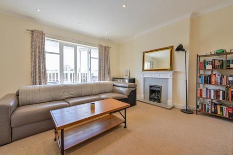 3 bedroom flat for sale, 9 Victoria Mews, 7 Balfour Road, Weybridge, Surrey, KT13 8JB