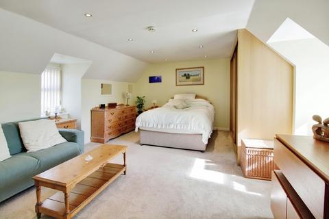 3 bedroom maisonette for sale, Melstock Road, Swindon