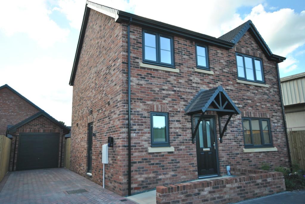 Victory Avenue, Higher Heath... 4 bed detached house to rent £1,350