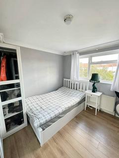 Enfield - 1 bedroom in a house share to rent