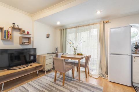 1 bedroom flat for sale, Manchester Road, London