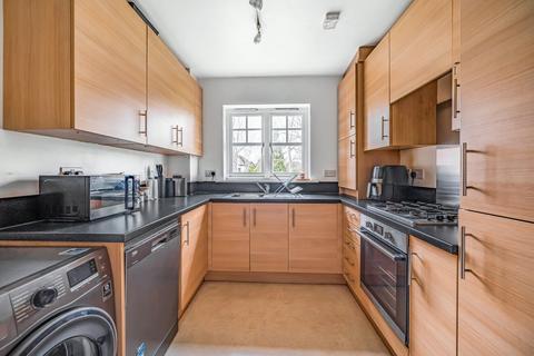 2 bedroom flat for sale, Merrow, Guildford GU1