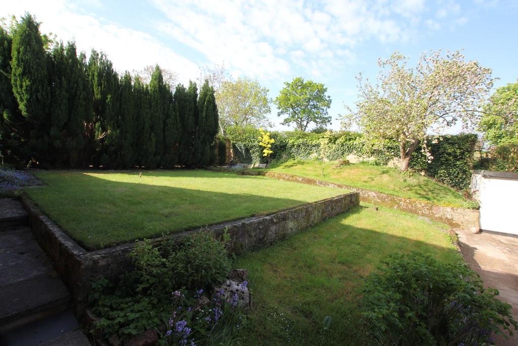 High street Tarvin 3 bed flat modern Garden