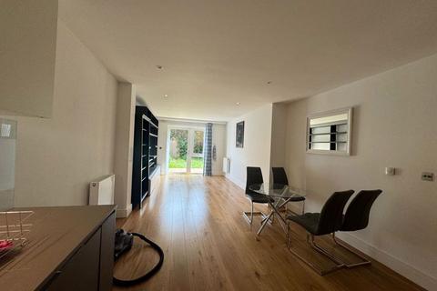 2 bedroom apartment to rent, Silverworks Close, London