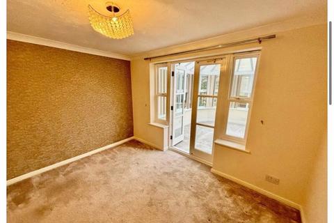 4 bedroom detached house to rent, Wood End Close, Skircoat Green, Halifax