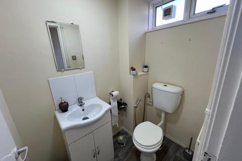 3 bedroom end of terrace house to rent, Ferraro Close, HOUNSLOW TW5