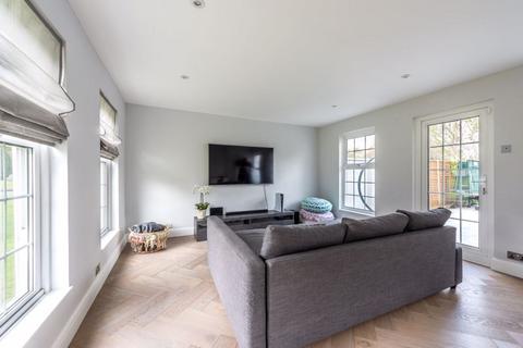5 Badingham Drive, Fetcham, Leatherhead, KT22 9ES