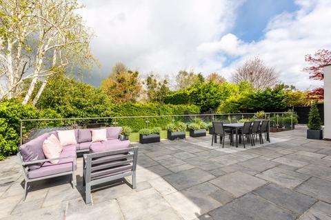 5 Badingham Drive, Fetcham, Leatherhead, KT22 9ES