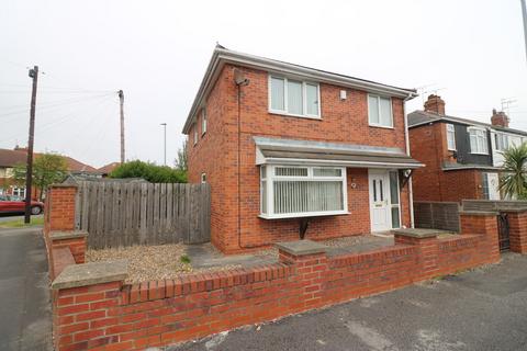 3 bedroom detached house to rent, Louis Drive, Hotham Road South, Hull