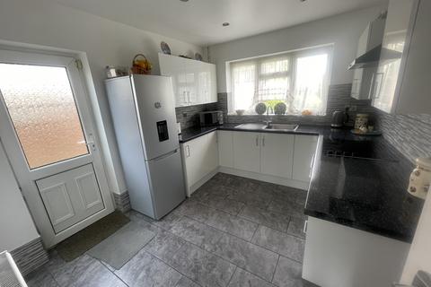 2 bedroom detached house for sale, Gooseberry Hill, Warden Hill, Luton, LU3
