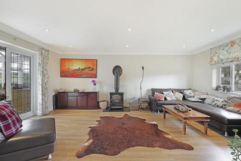 5 Mount End, Theydon Mount, Epping, CM16 7PS