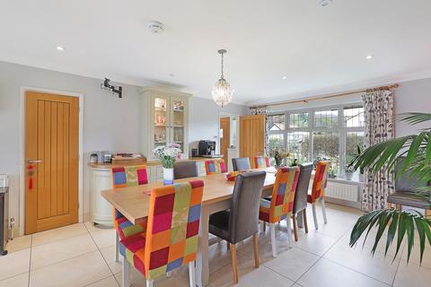 5 Mount End, Theydon Mount, Epping, CM16 7PS