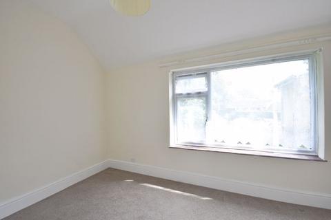 2 bedroom end of terrace house to rent, York Crescent, Aldershot