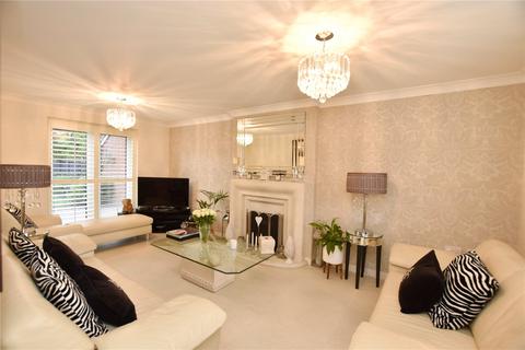 3 bedroom detached house for sale, Biggin Gardens, Heywood, Greater Manchester, OL10