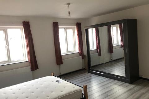 2 bedroom flat to rent, Eccles New Road, Salford M5