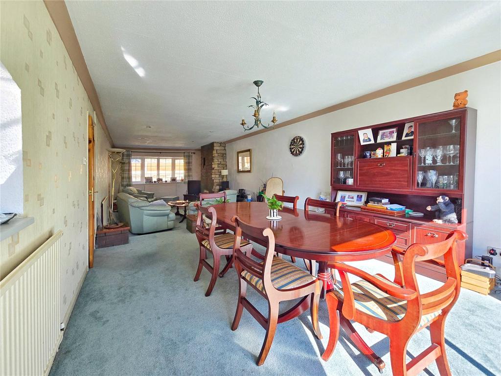 Dining Room &amp; Lounge
