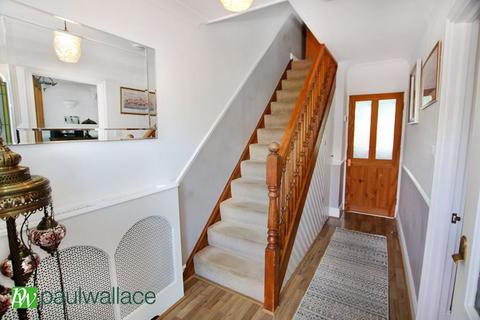 5 Ermine Close, Cheshunt, Waltham Cross, EN7 5BL