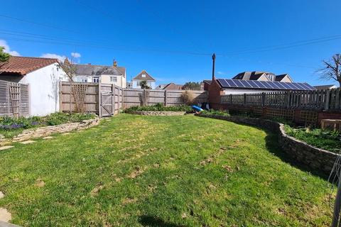 4 bedroom detached house for sale, Marine Parade East, Lee-On-The-Solent, PO13