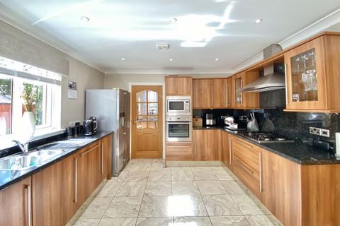 5 bedroom detached house for sale, Holmhead Road, Cumnock
