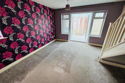 2 bedroom semi-detached house to rent, The Farthings, Dudley, DY2 8XY